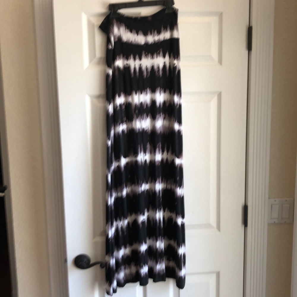 Black, white and gray maxi skirt